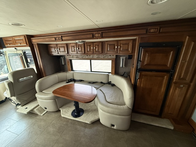 2013 Tiffin Allegro Breeze 32 BR - Image 9