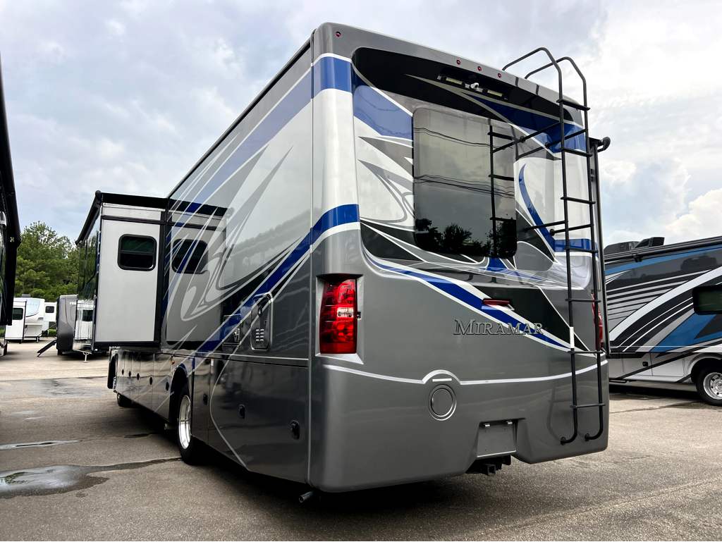 2022 THOR MOTOR COACH MIRAMAR 35.2 - Image 3