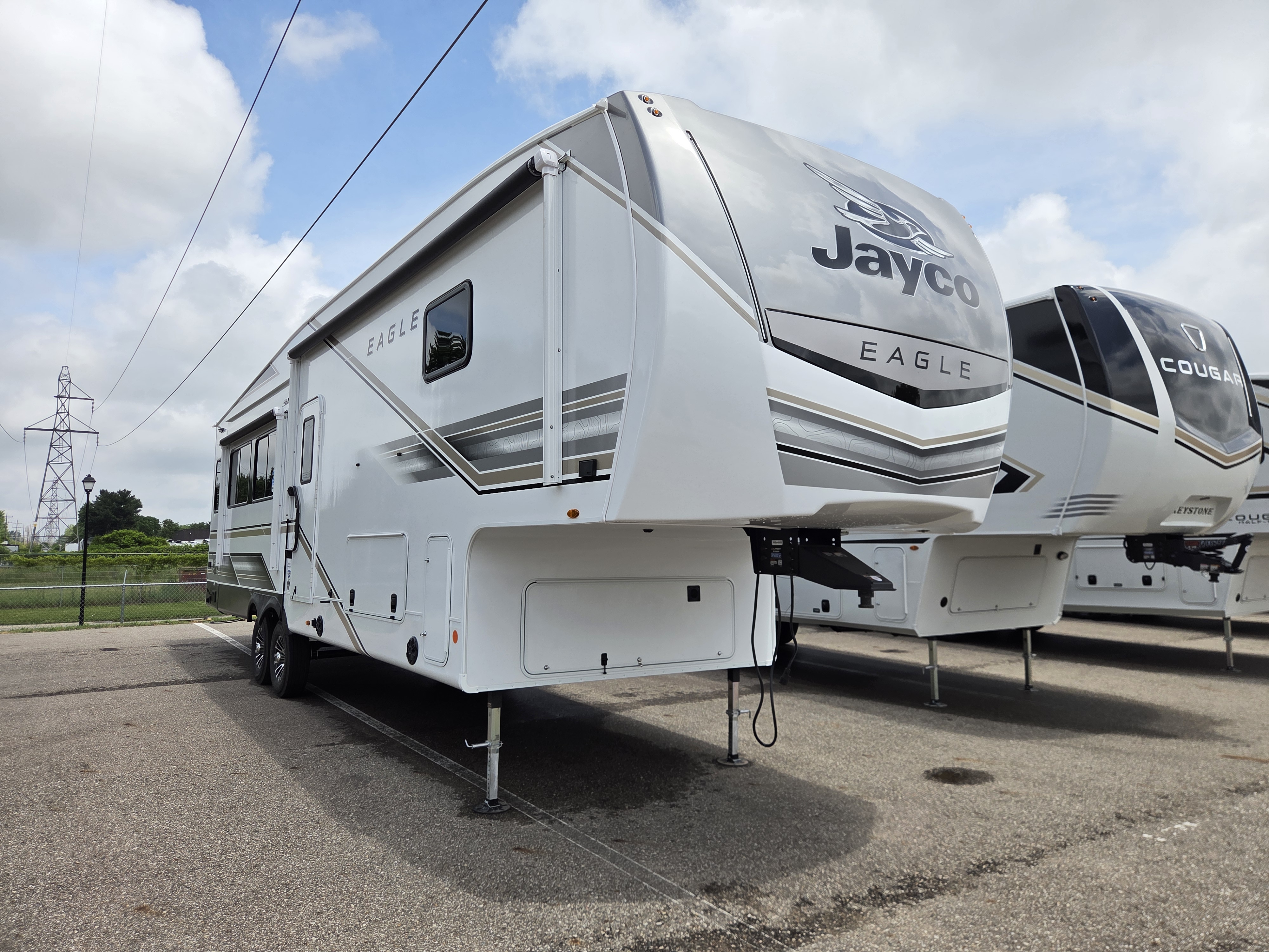 2027 Jayco Eagle 321RSTS - Image 1