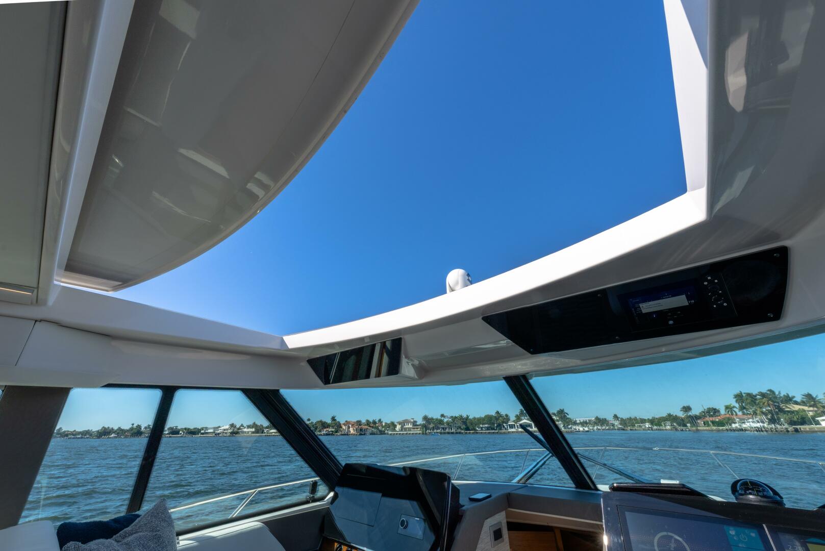 2025 Tiara Yachts 43 LE - Image 32