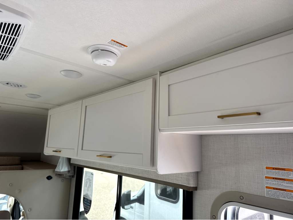 2027 THOR MOTOR COACH MAGNITUDE GA31 - Image 13