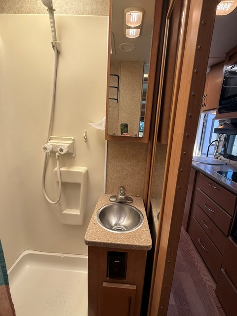 2015 Thor Motor Coach Citation Sprinter 24SR - Image 10