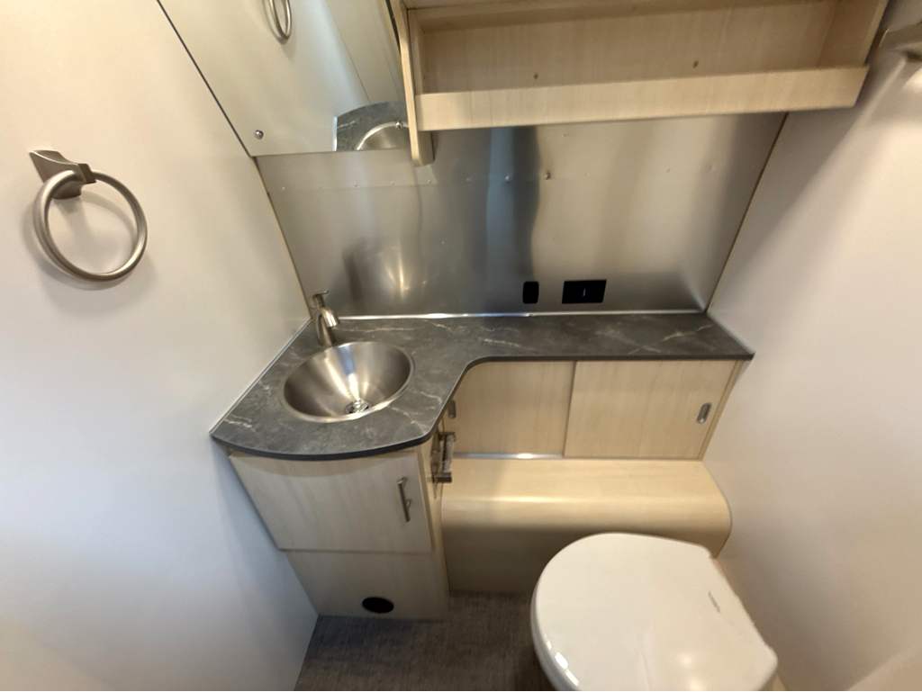 2026 AIRSTREAM FLYING CLOUD 28RBQ - Image 26