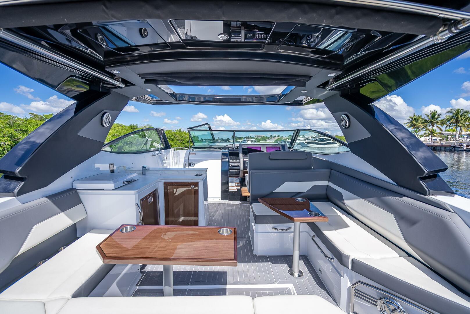 2022 Cruisers Yachts GLS OB - Image 23