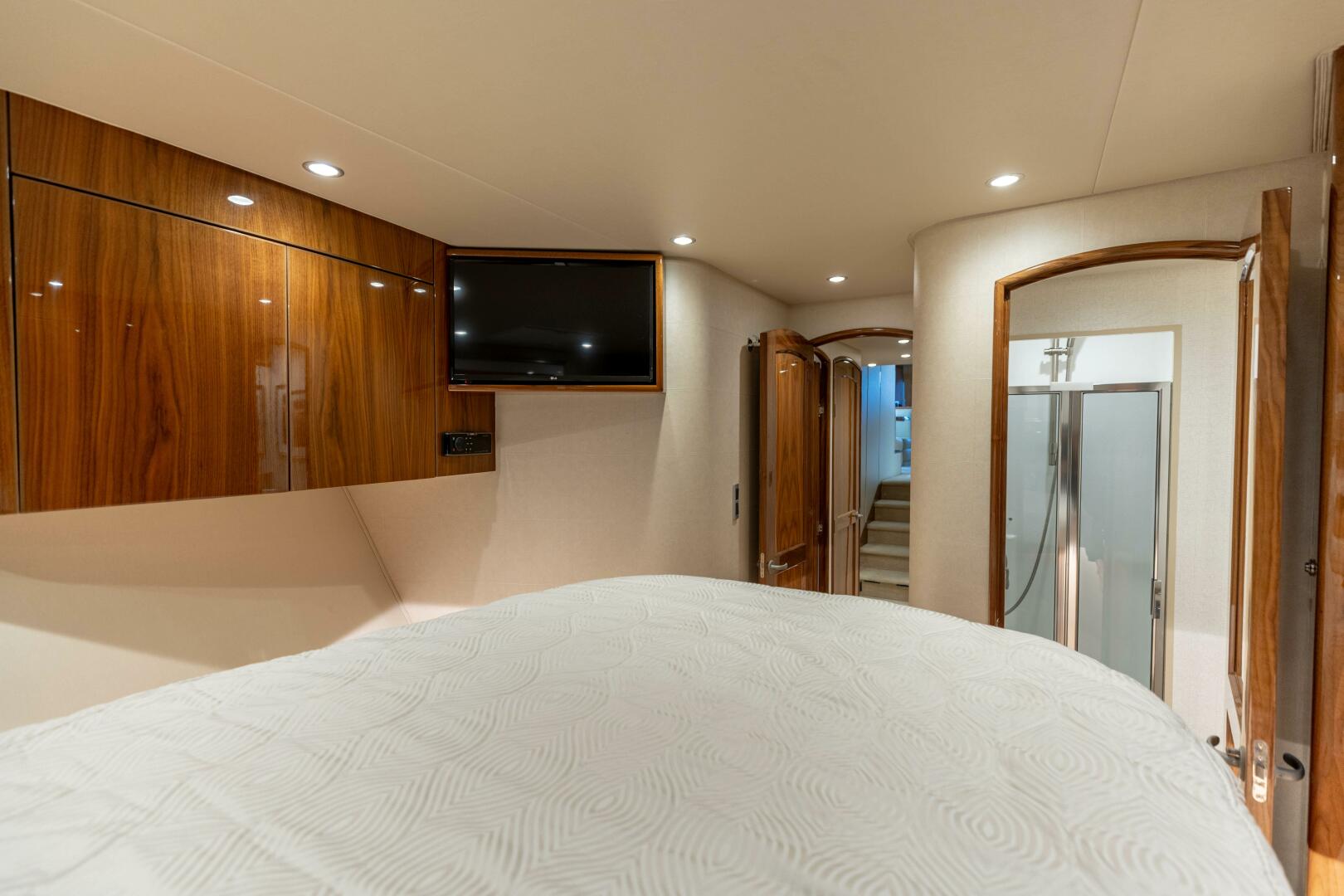 2020 Viking 62 Convertible - Image 26