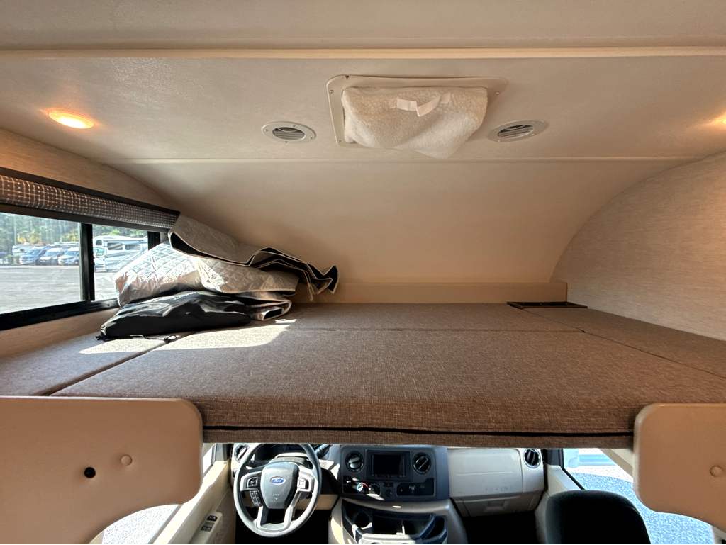 2024 THOR MOTOR COACH CHATEAU 31WV - Image 35