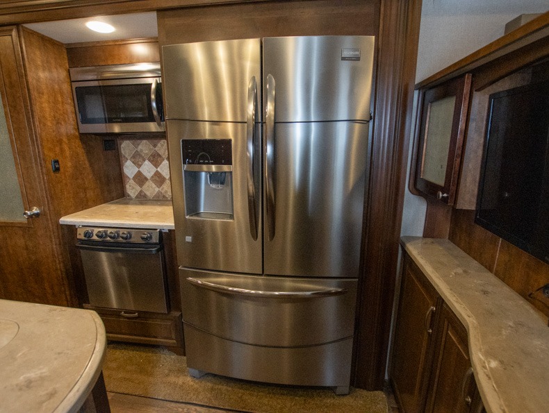 2016 Forest River Cardinal 3825FL - Image 6