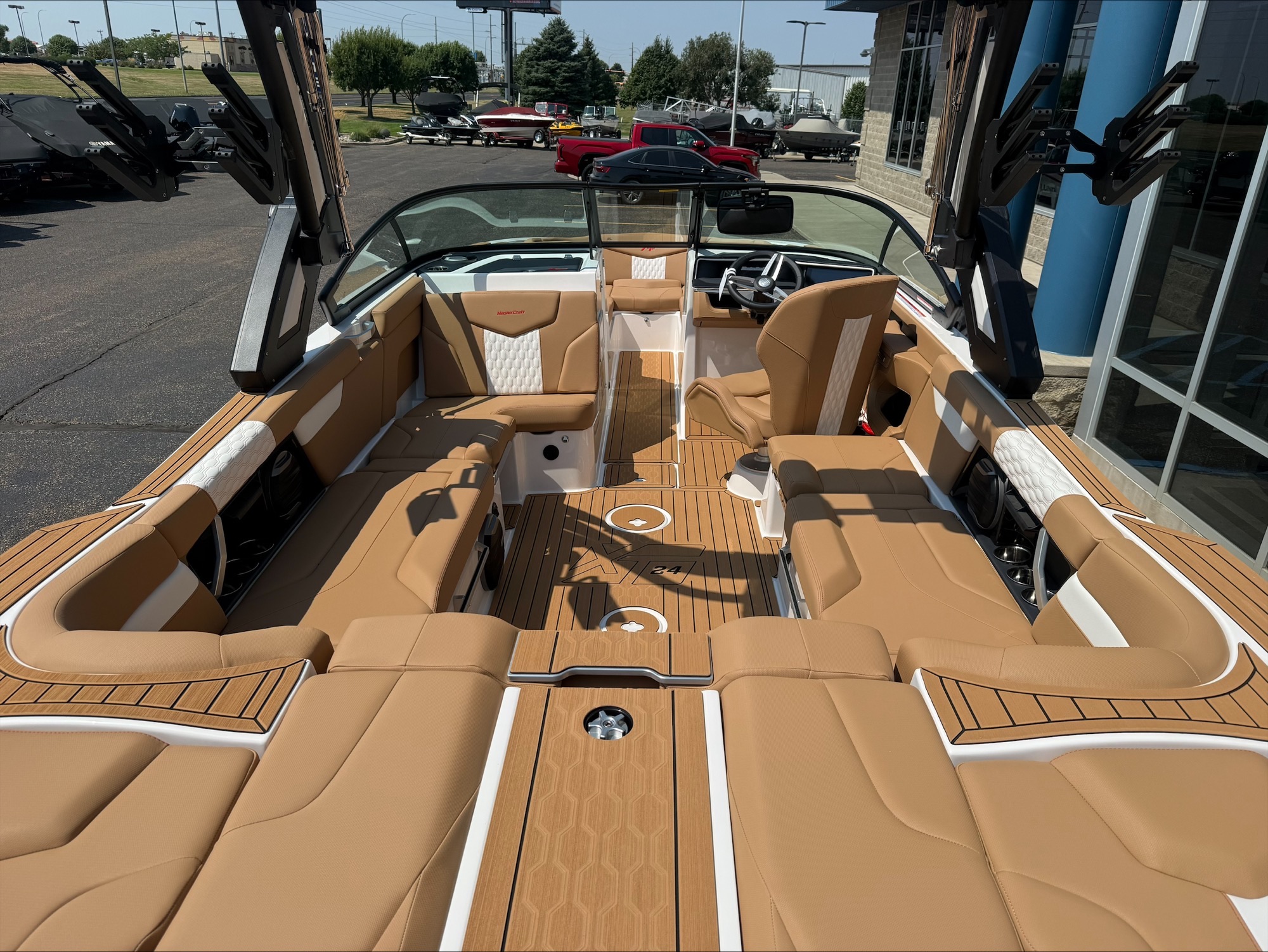 2027 MasterCraft XT24 - Image 11