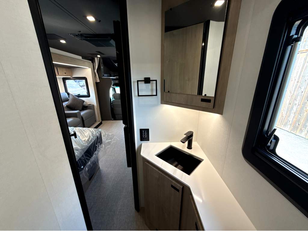 2027 Grand Design Lineage Series M 25FW - Image 32