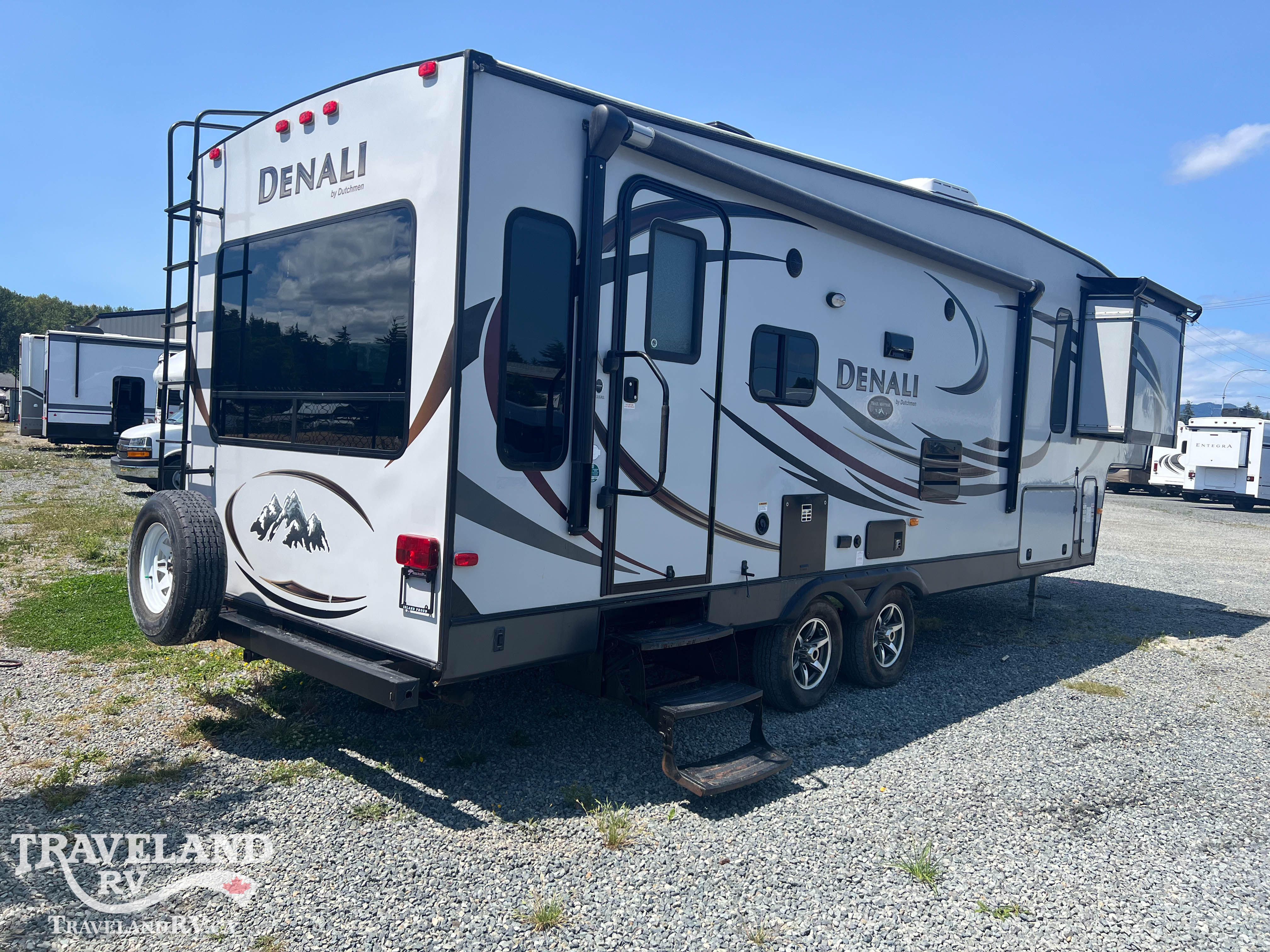 2014 Dutchmen Denali 2625RL Trail Edition - Image 6