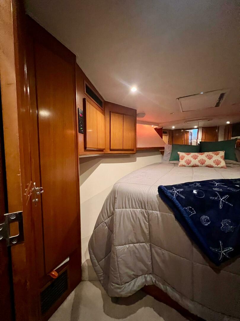 1997 Viking 43 Convertible - Image 42