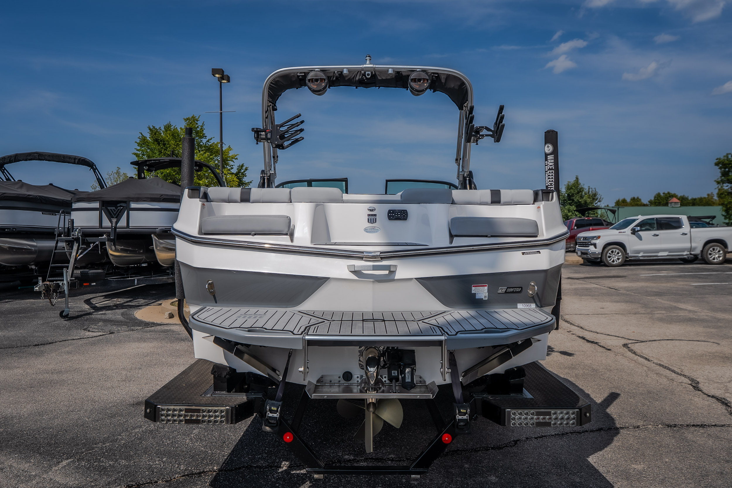 2024 MasterCraft XT25 - Image 8