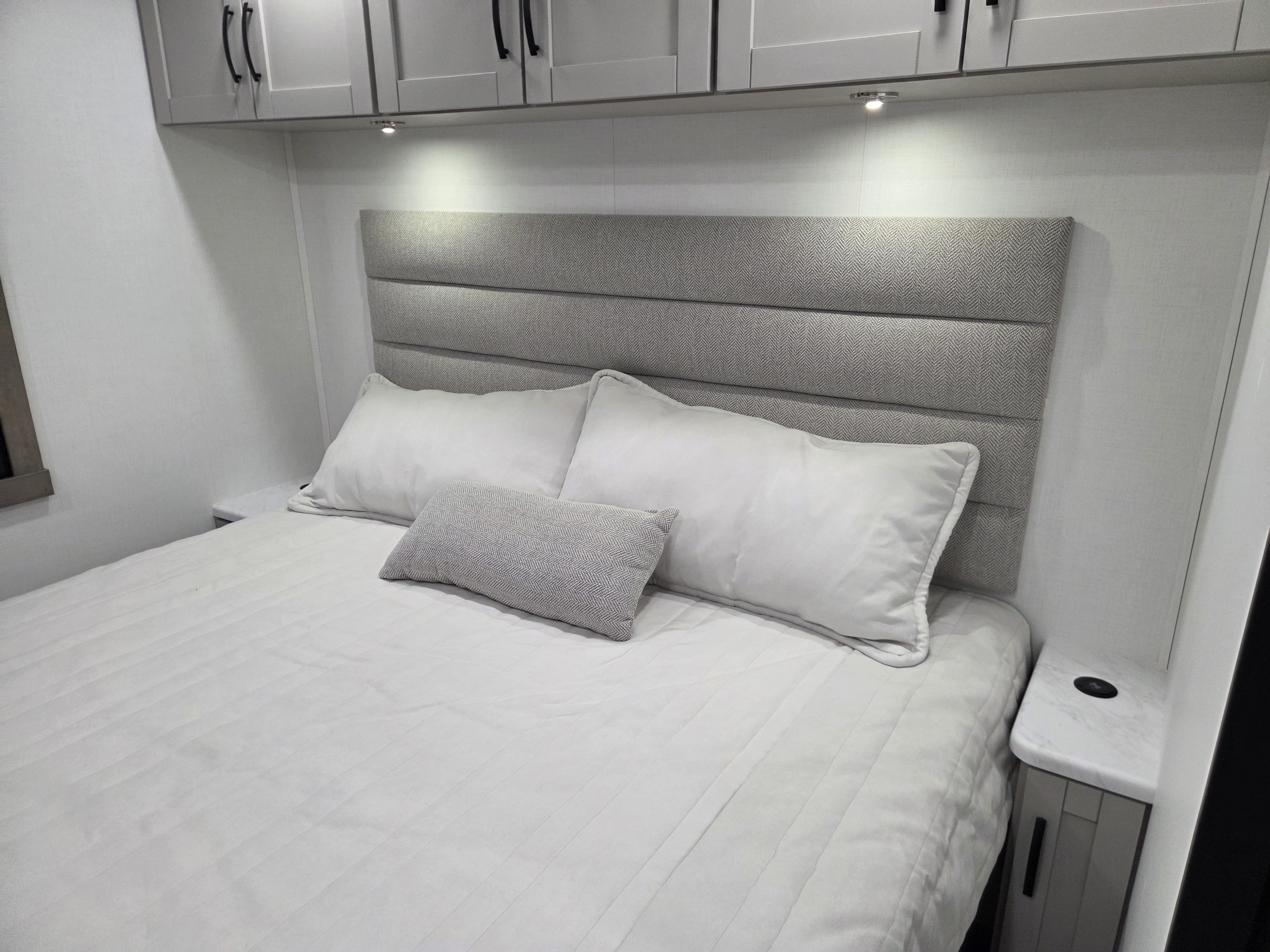 2027 Jayco Precept 34G - Image 20