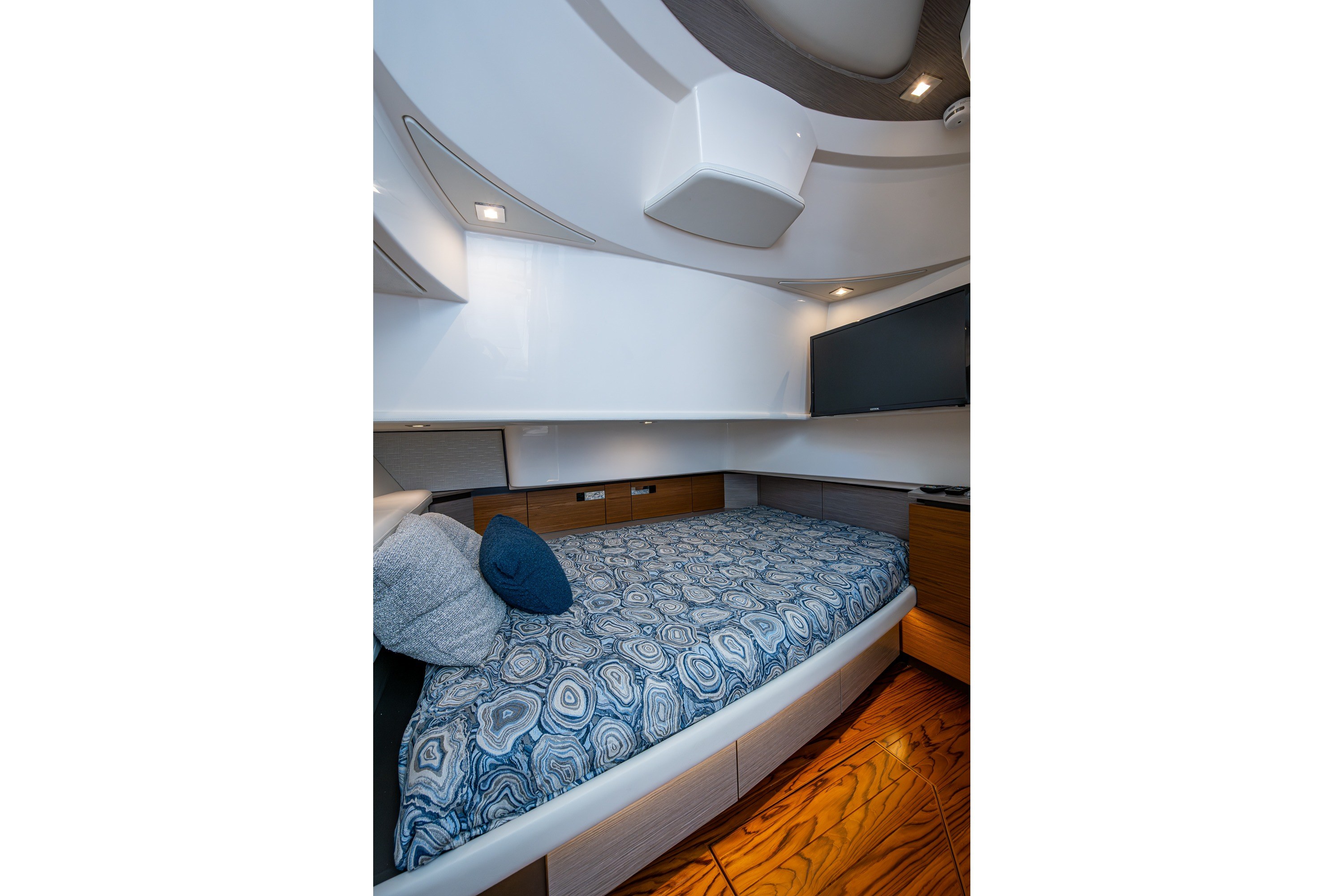 2024 Tiara Yachts 38 LS Base - Image 43
