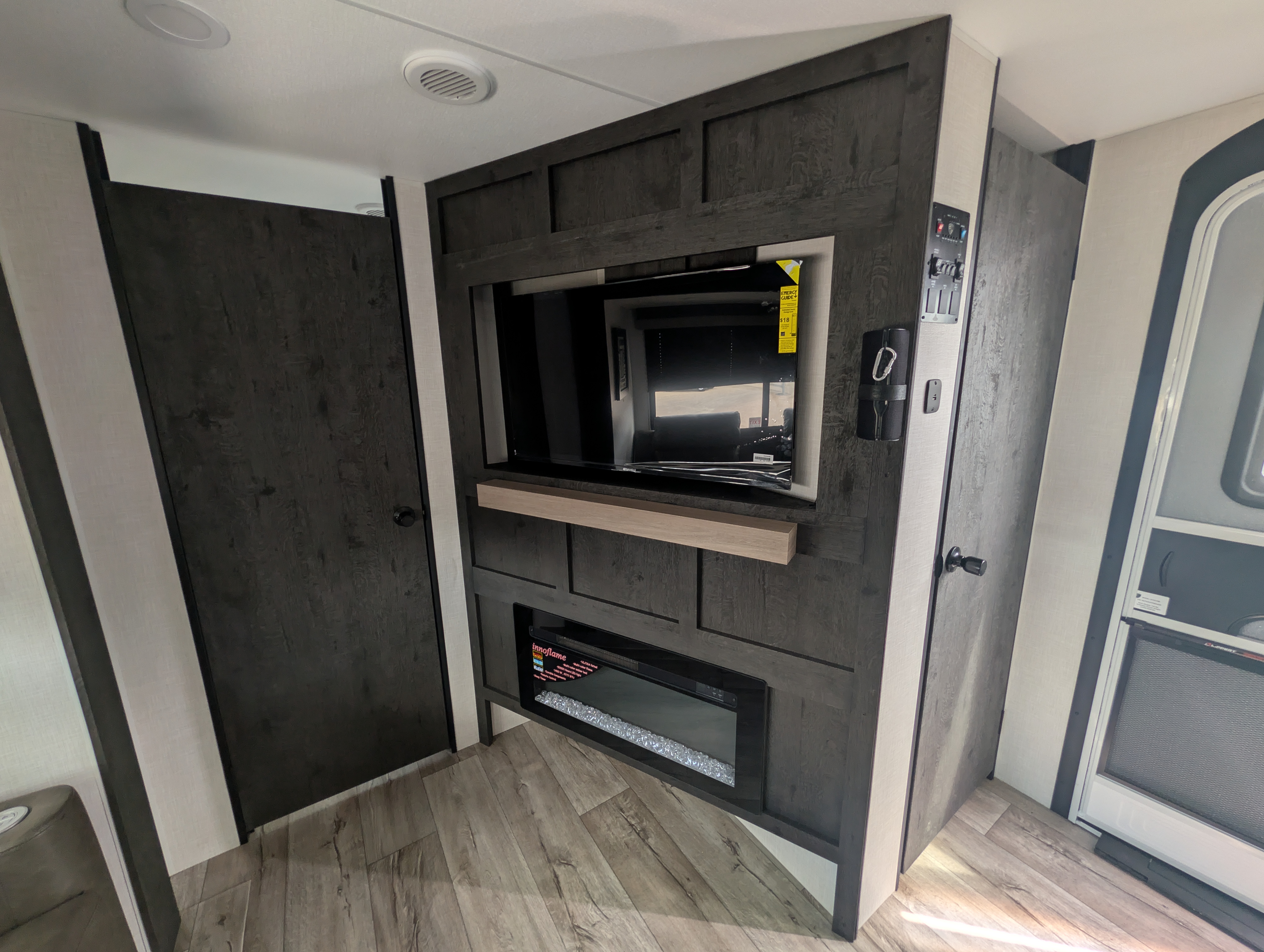 2026 VENTURE RV SIENNA 251VRB - Image 28
