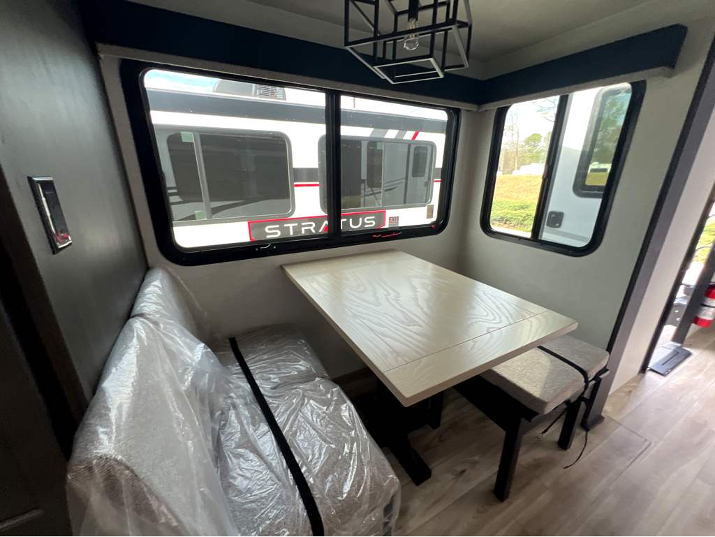 2026 VENTURE RV SPORTTREK 333VMI - Image 12