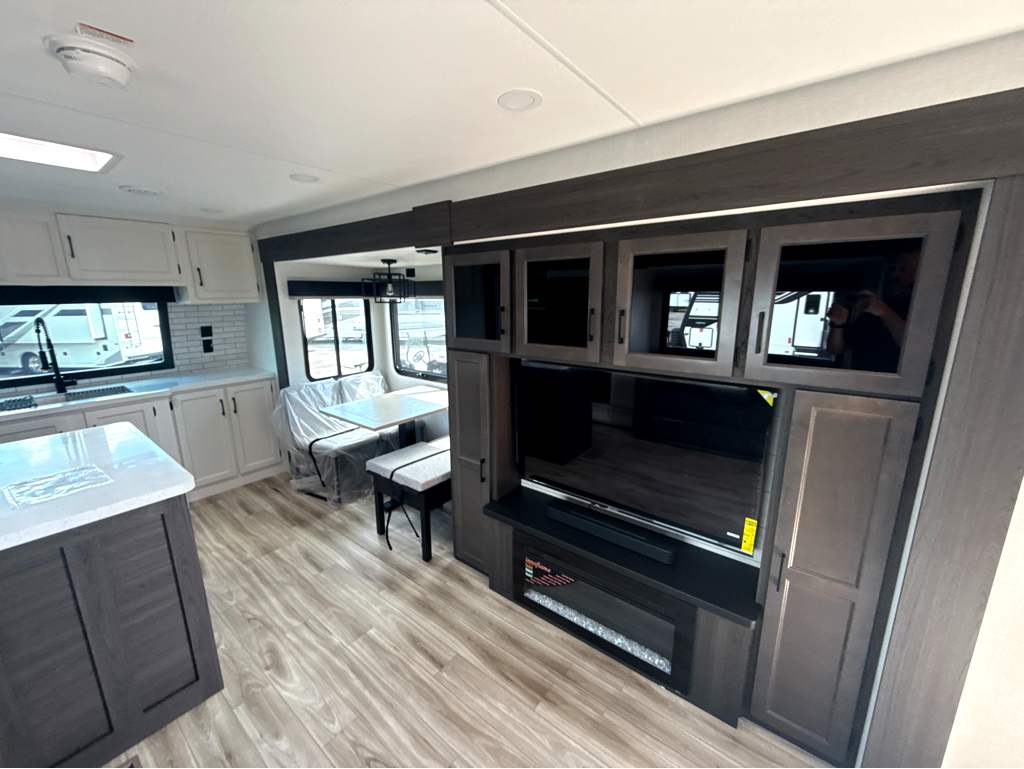2027 VENTURE RV SPORTTREK 333VFK - Image 11