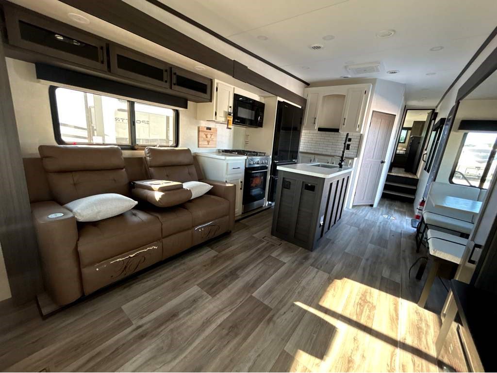 2026 VENTURE RV SPORTTREK 363VFR - Image 18