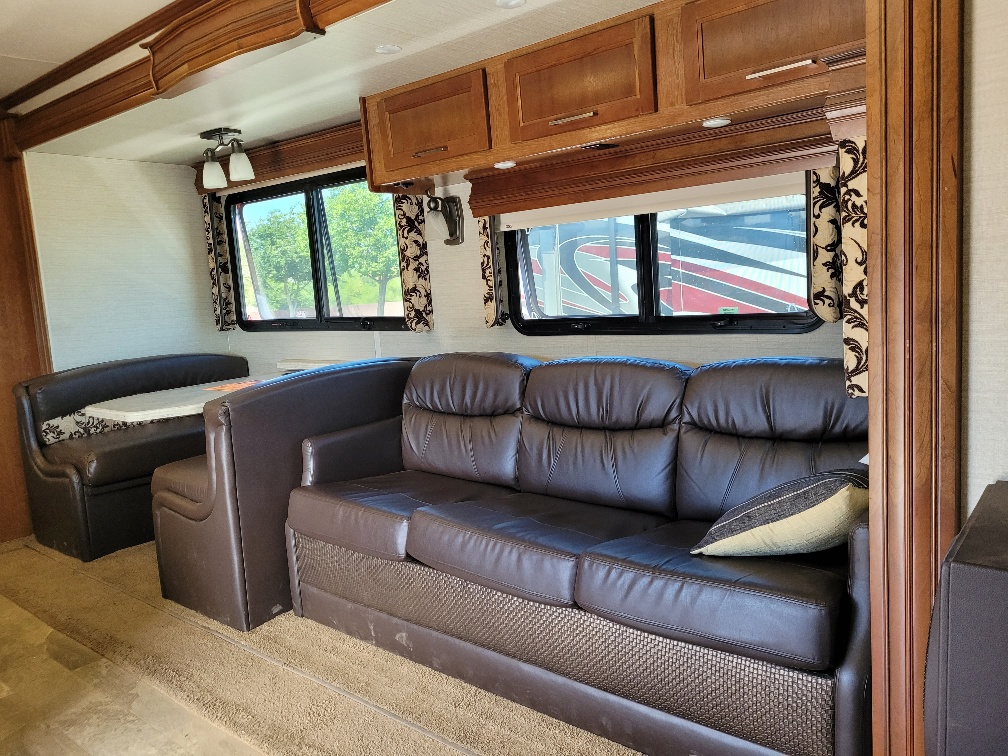 2018 Jayco Seneca 37HJ - Image 9