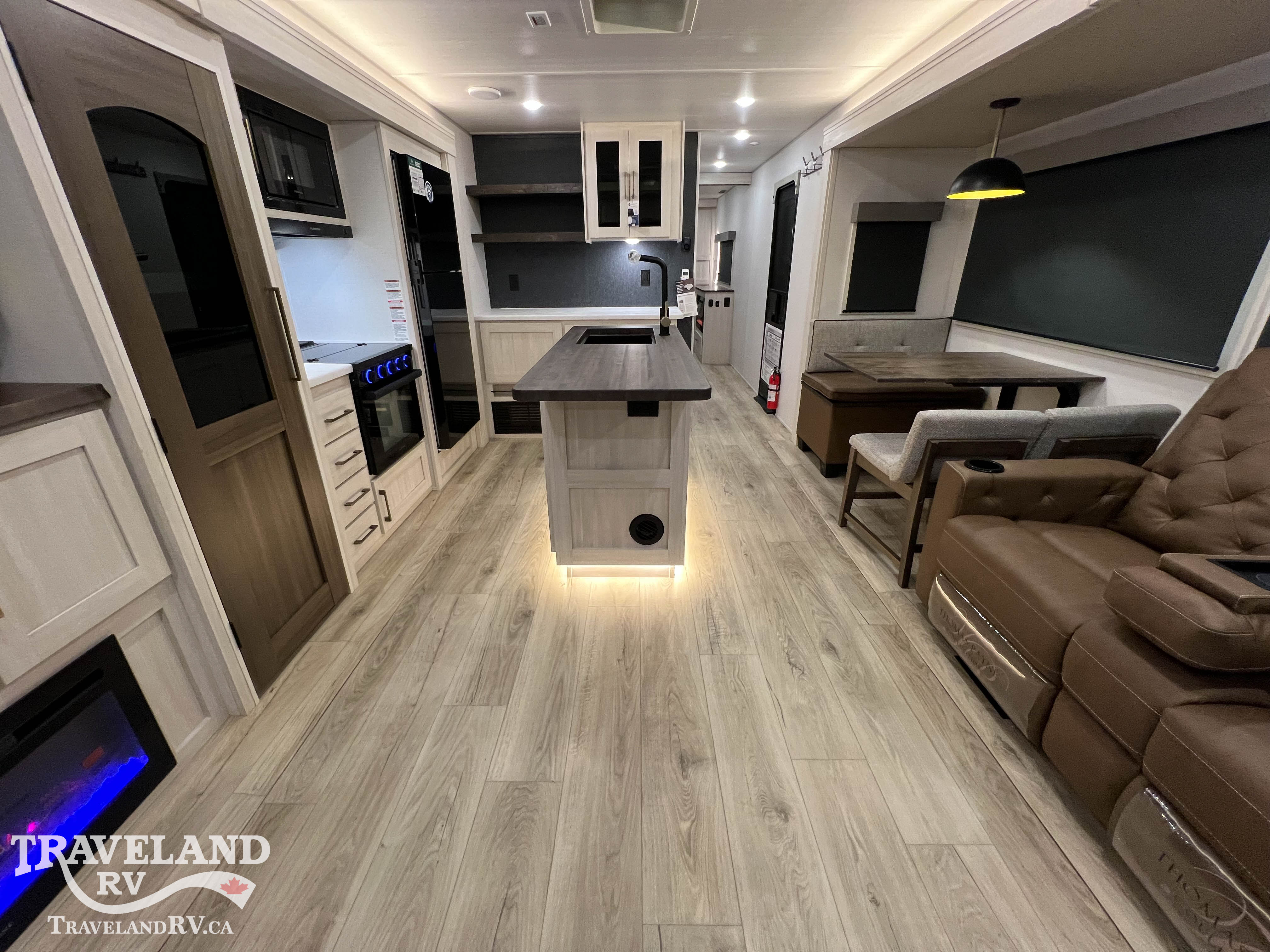 2026 Forest River Grand Surveyor 305RLBS - Image 26