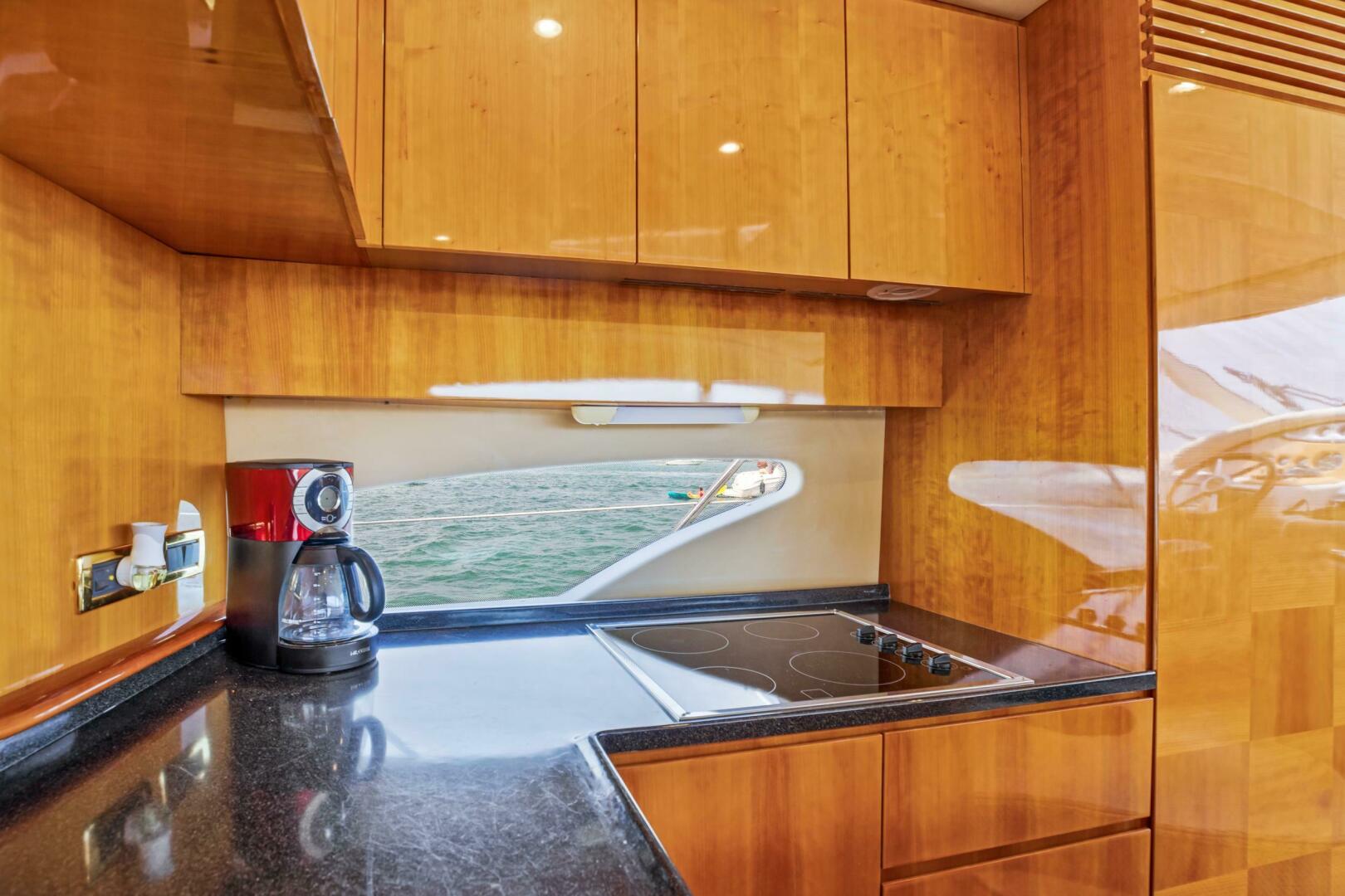 2004 Azimut Azimut 62 Base - Image 9