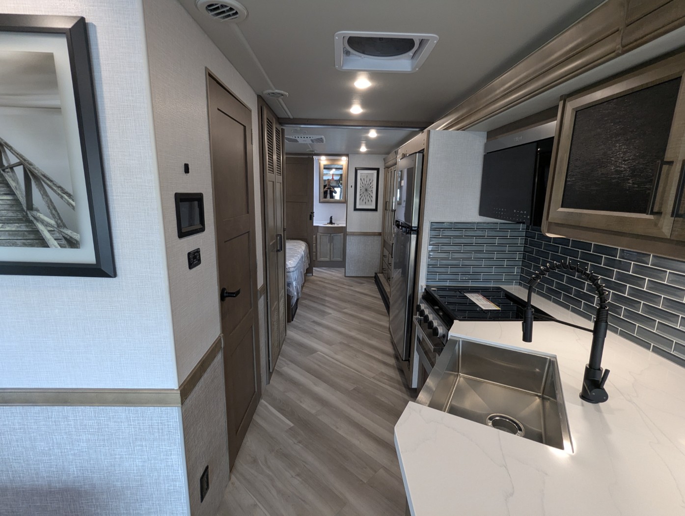 2026 Holiday Rambler Invicta 33HB - Image 18