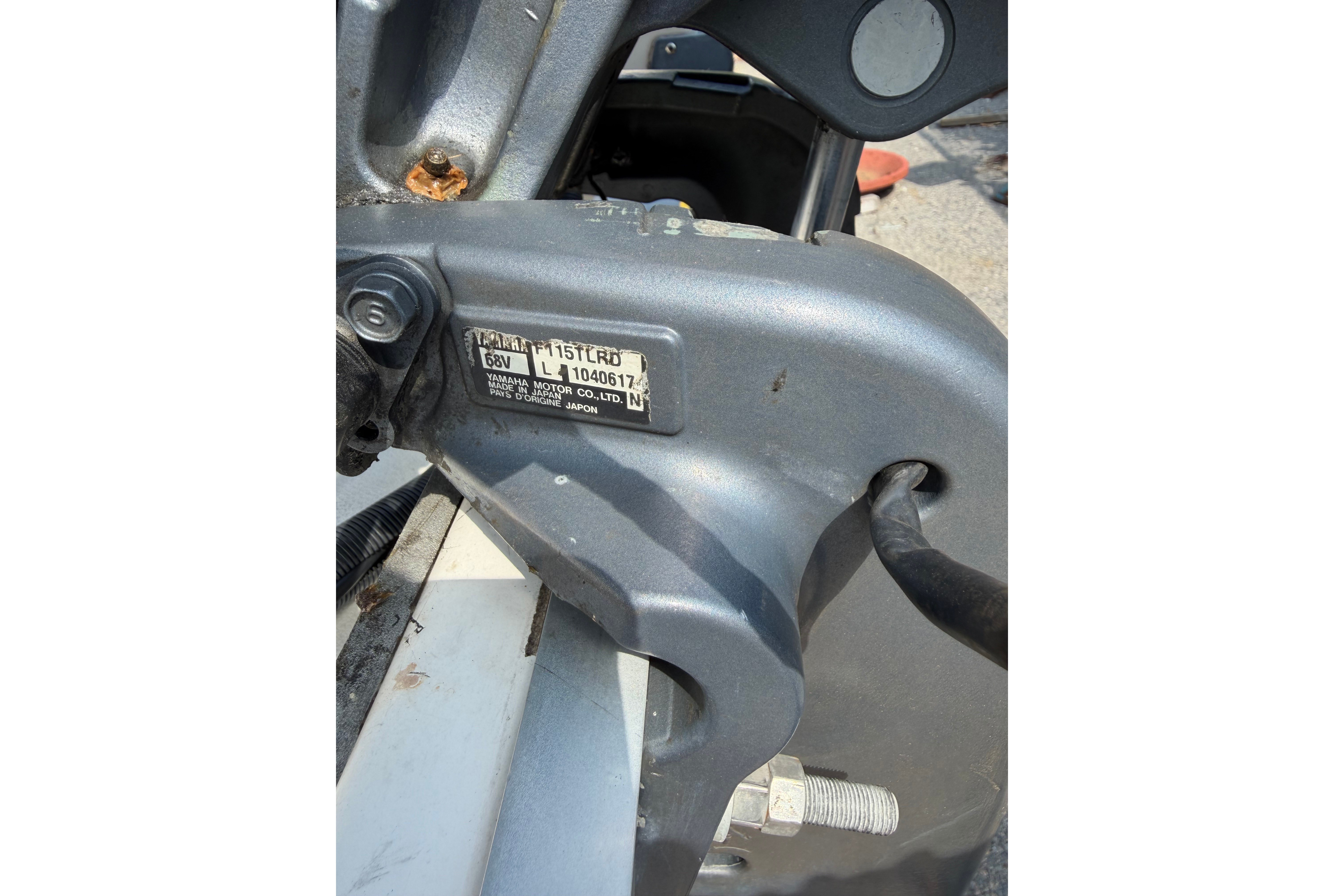 2005 Sea Hunt Triton 186 - Image 12