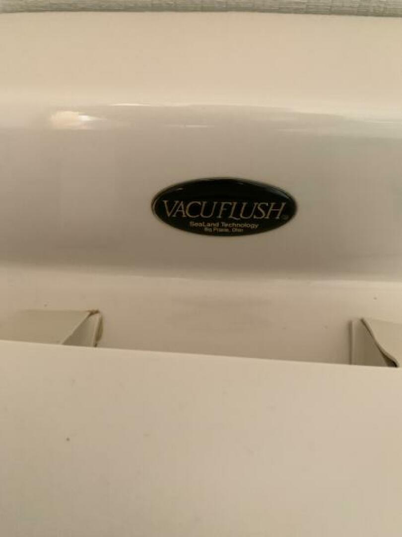 2000 Viking 50 Convertible Sportfish - Image 27