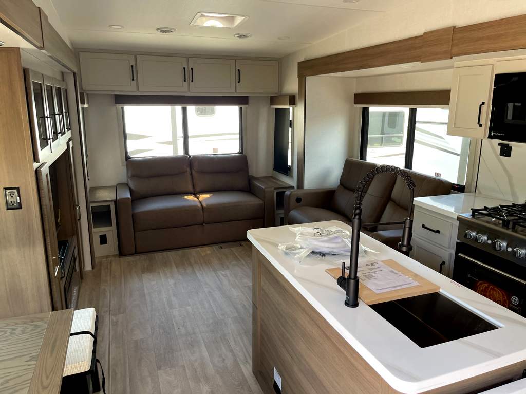 2027 VENTURE RV SPORTTREK 353VIK - Image 8