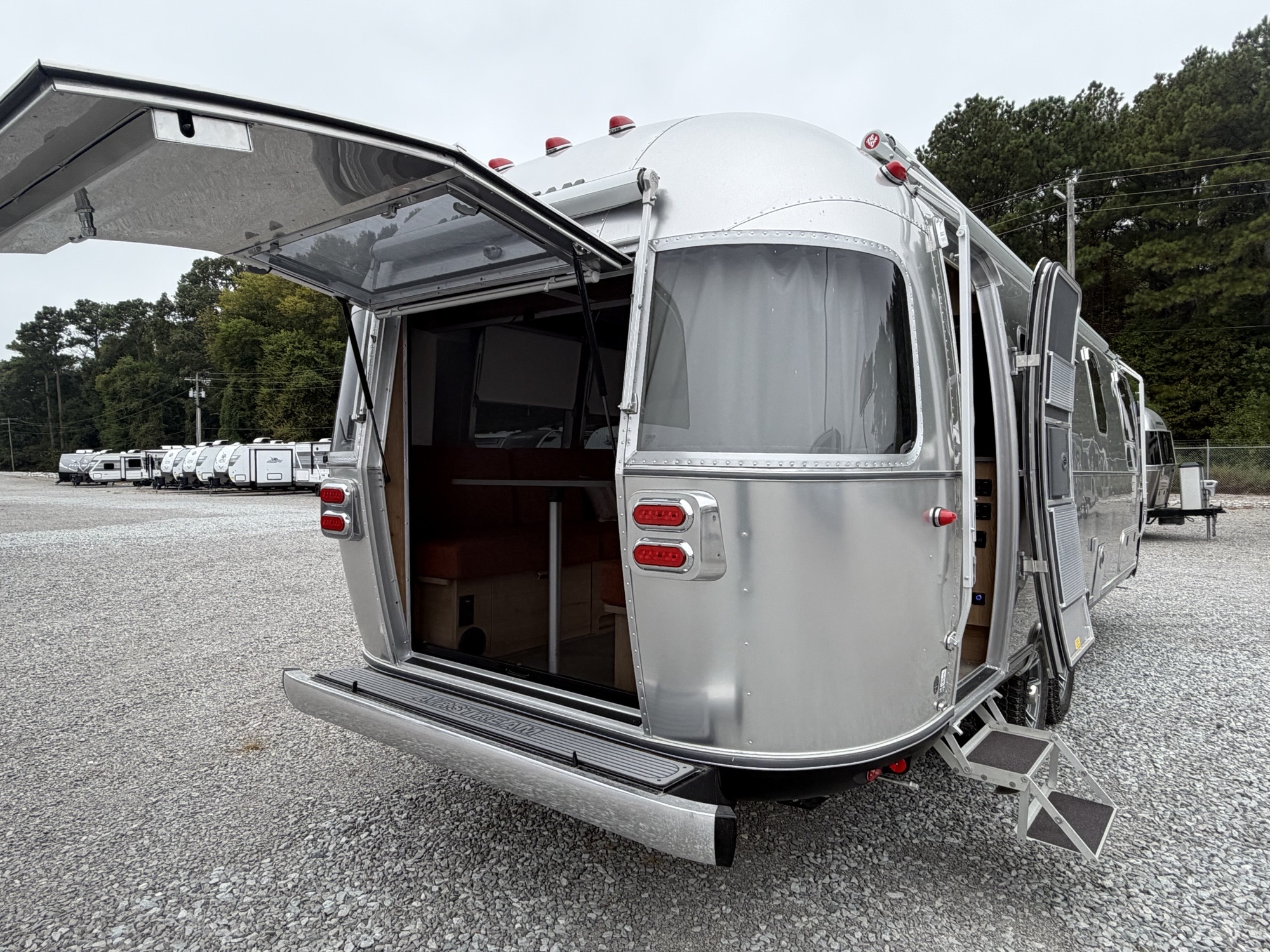 2027 AIRSTREAM TRADE WIND 27FBT - Image 19