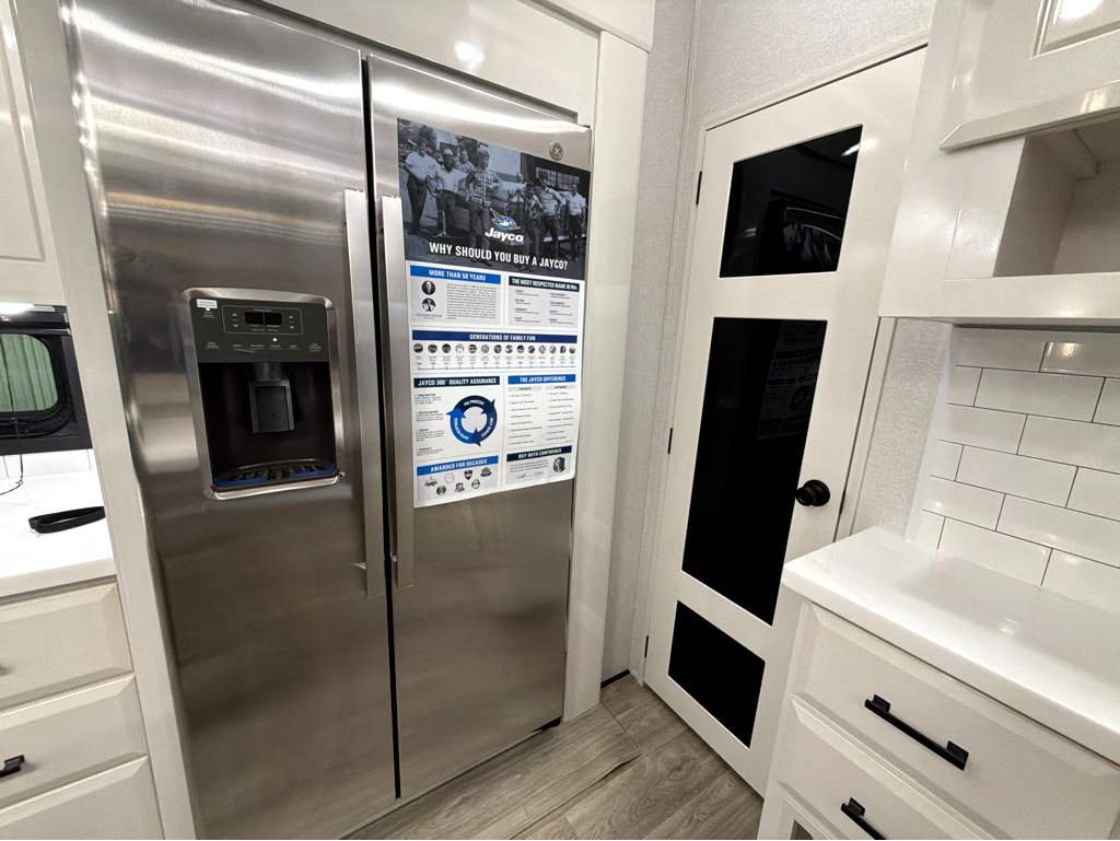 2027 JAYCO PINNACLE 32RLTS - Image 24