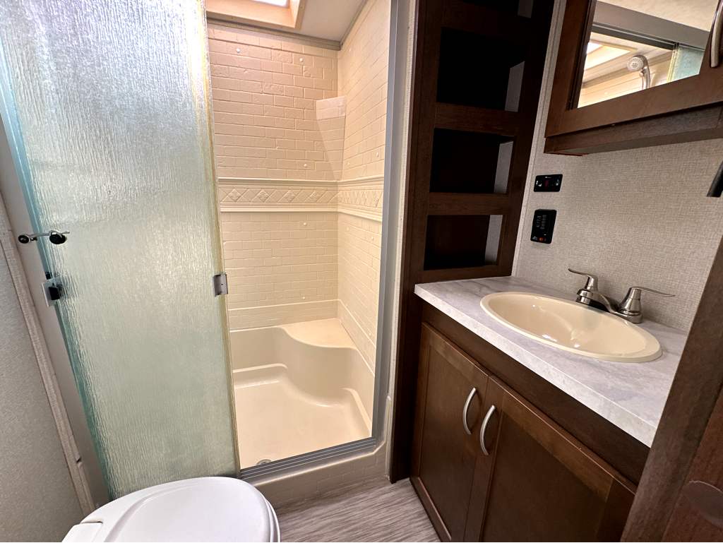 2018 PRIME TIME CRUSADER 30BH - Image 19