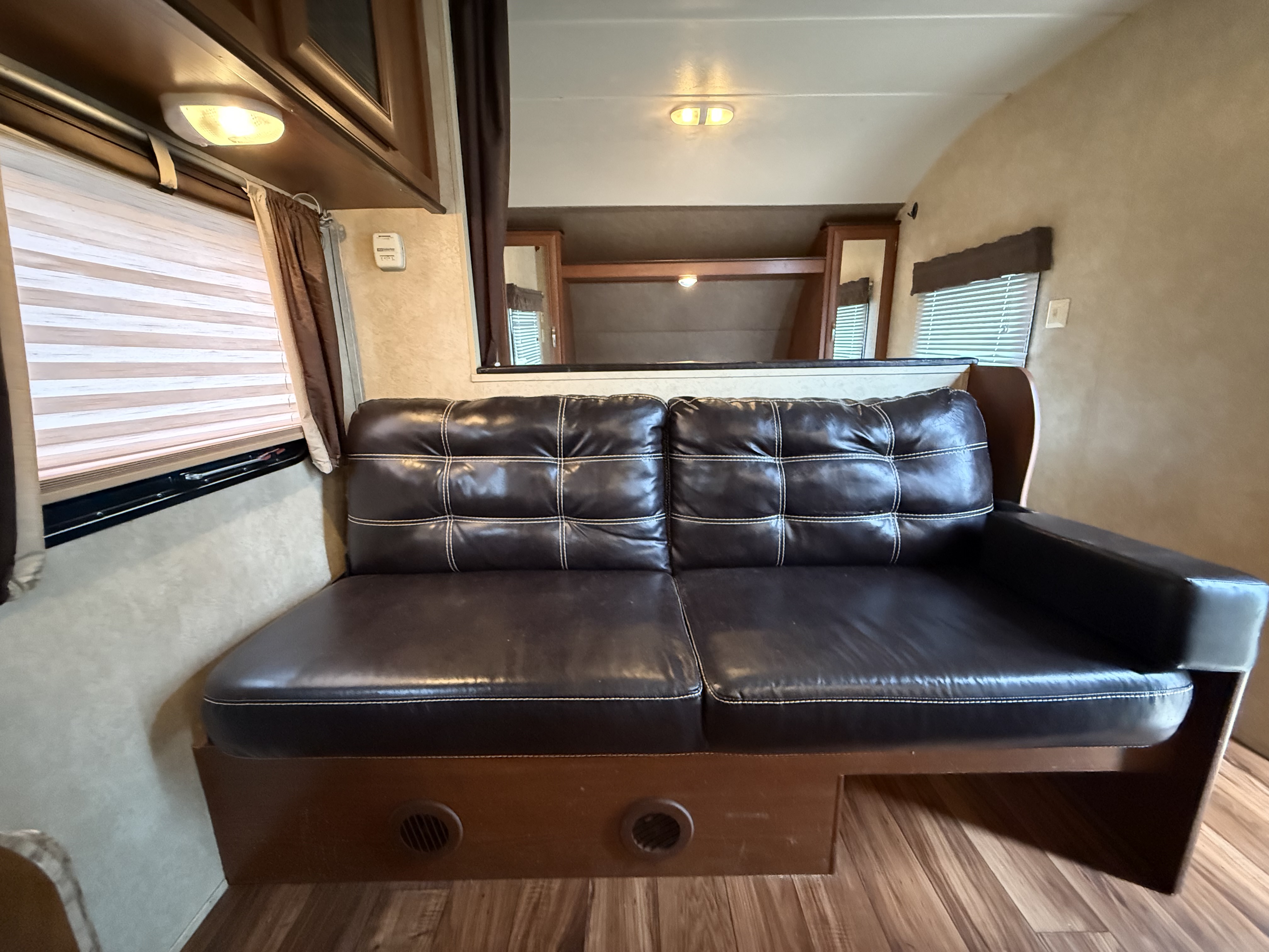 2016 WILDWOOD X-LIGHT SERIES 241QBXL - Image 17