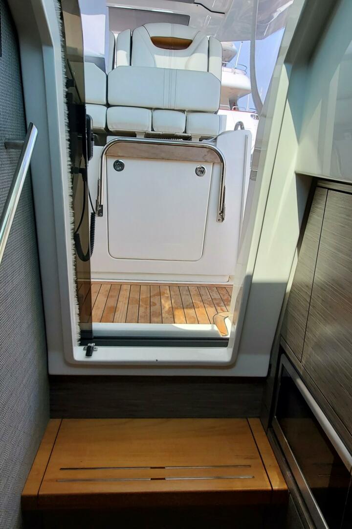 2021 TIARA YACHTS TIARA YACHTS 38 LS Base - Image 25