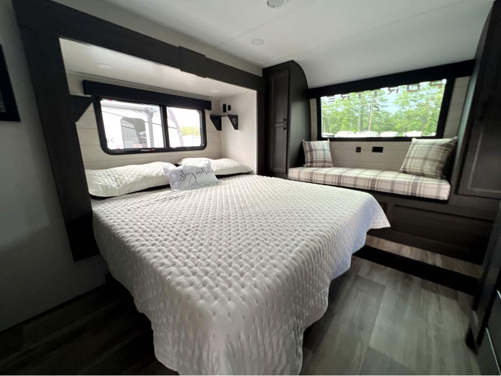 2026 VENTURE RV SPORTTREK 353VRK - Image 20