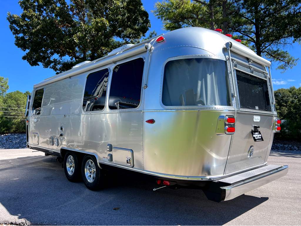 2027 AIRSTREAM FLYING CLOUD 25FBT - Image 3