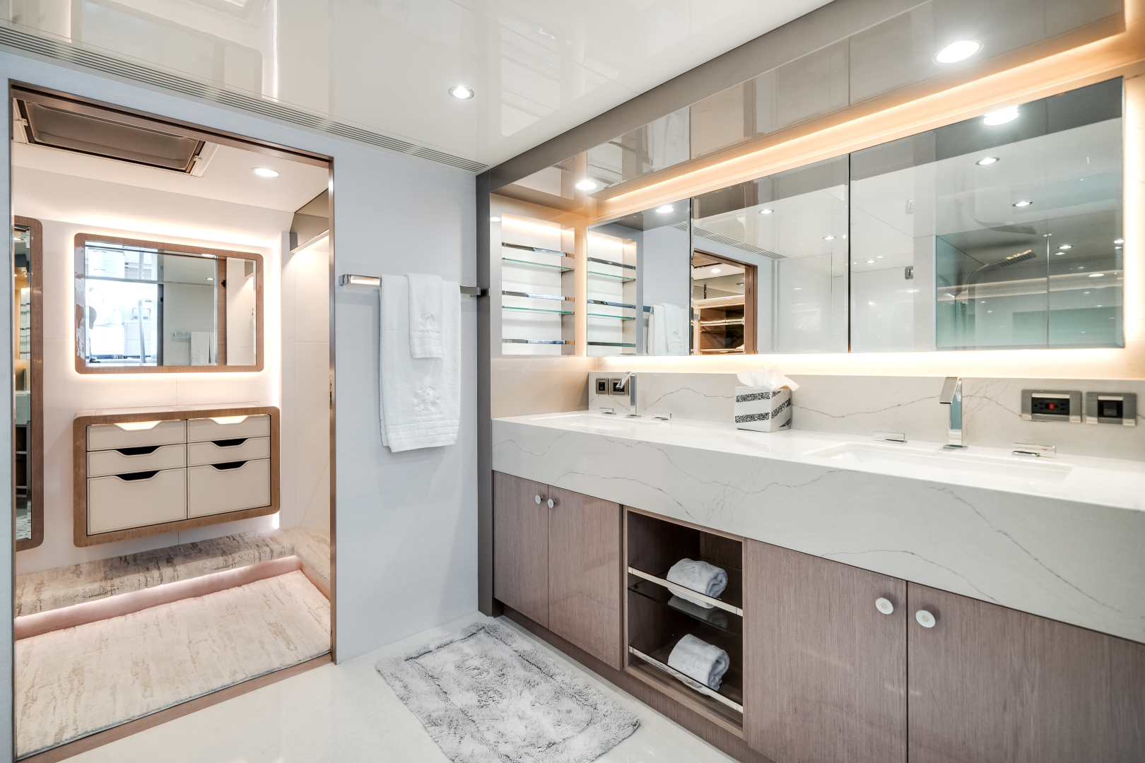 2022 Ocean Alexander 32L - Image 37