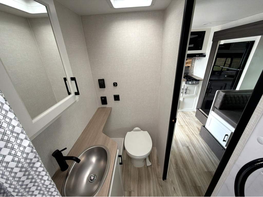 2026 VENTURE RV SPORTTREK STINGER 181VRK - Image 22