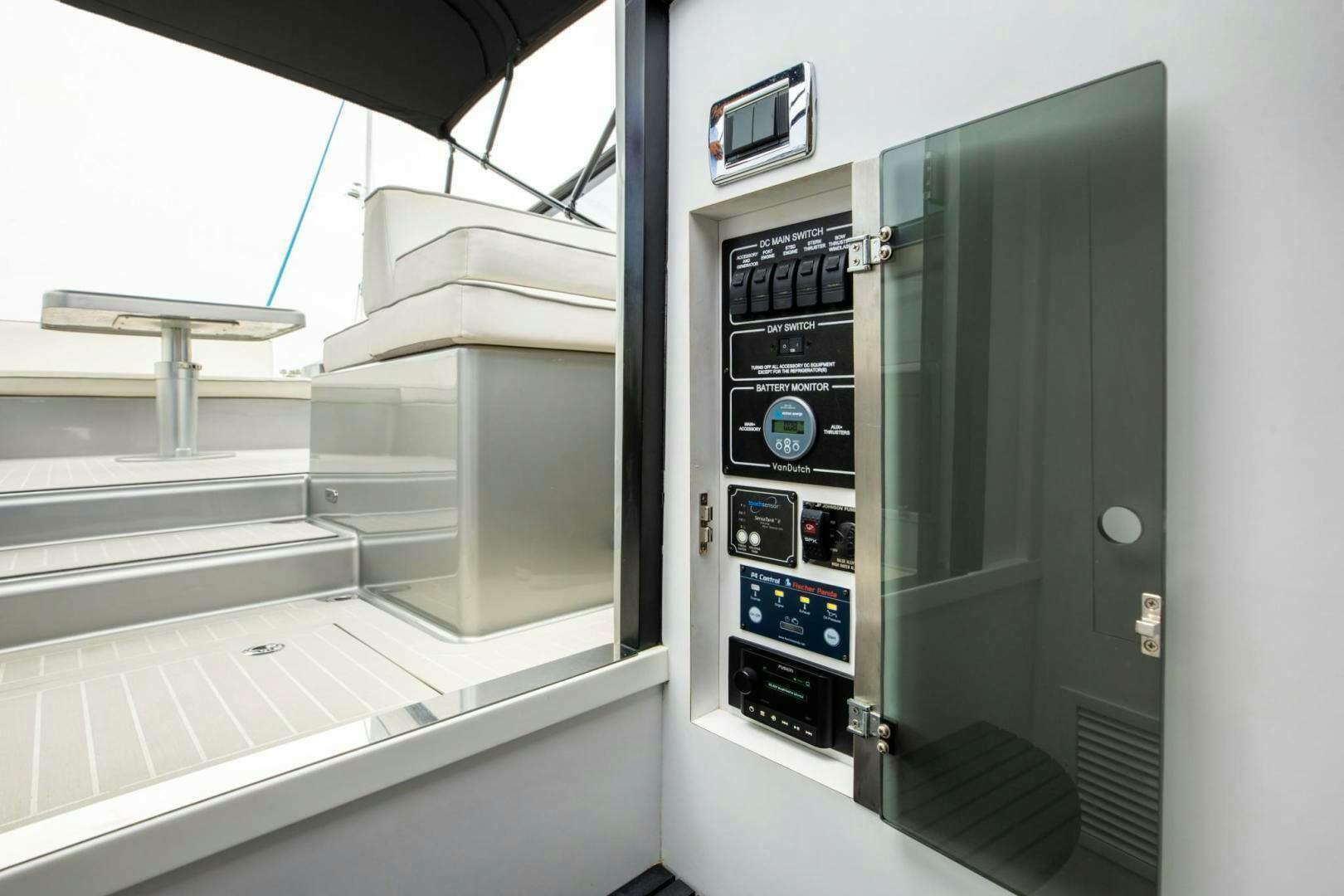 2017 Van Dutch - Image 5