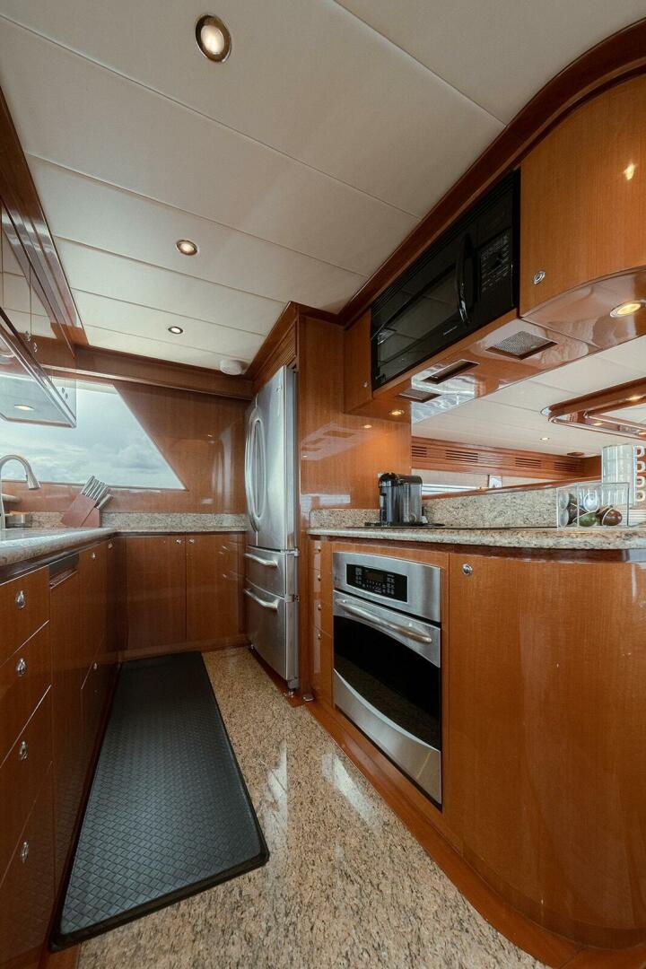 2013 Hampton 680 LRC - Image 11