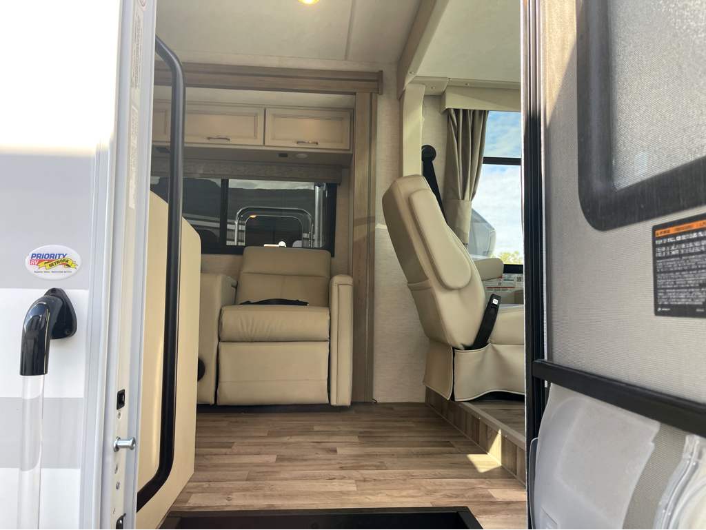 2026 THOR MOTOR COACH RESONATE 29D - Image 17