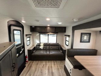 2026 VENTURE RV SPORTTREK STINGER 232VRL - Image 9