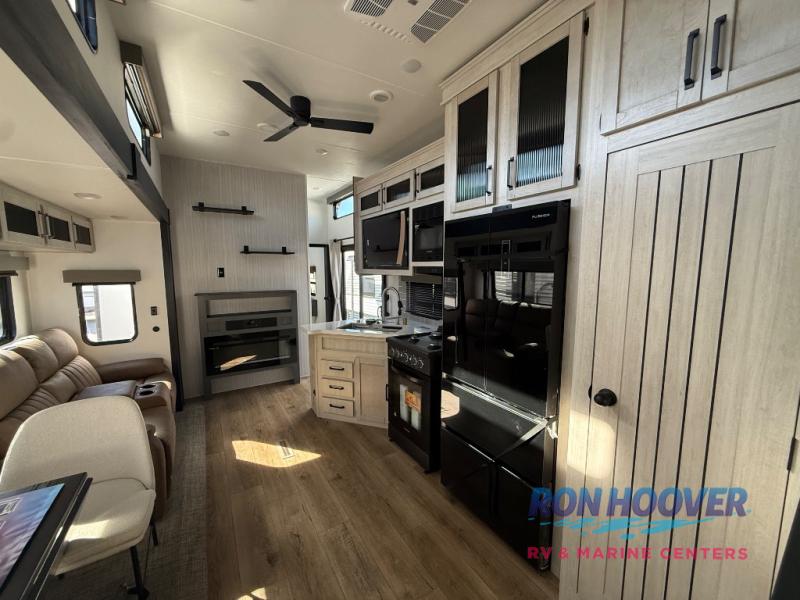 2026 PALOMINO 429LFT - Image 8
