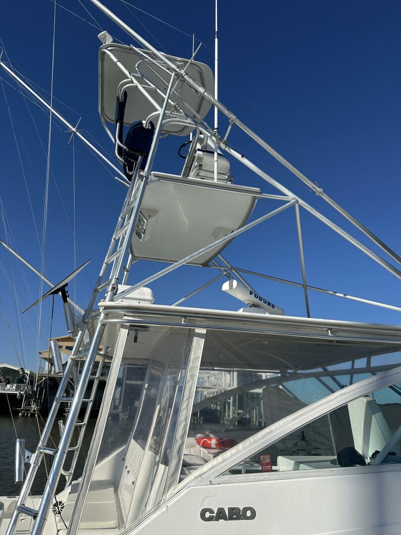 2000 Cabo 45 Express - Image 9