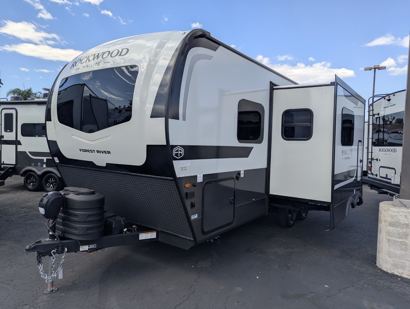2027 Forest River Rockwood Mini Lite 2213S - Image 4