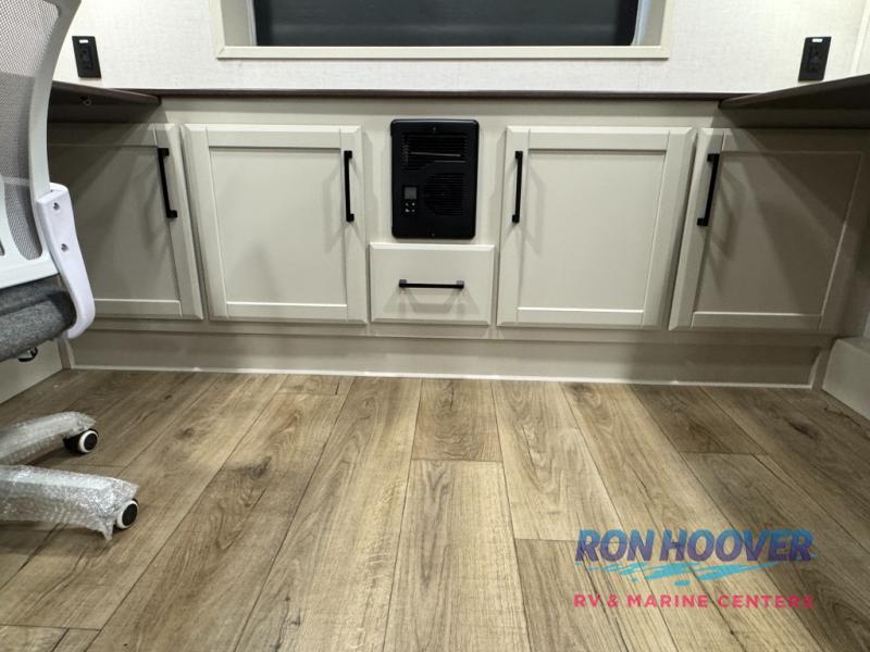 2026 FOREST RIVER 425FO - Image 21