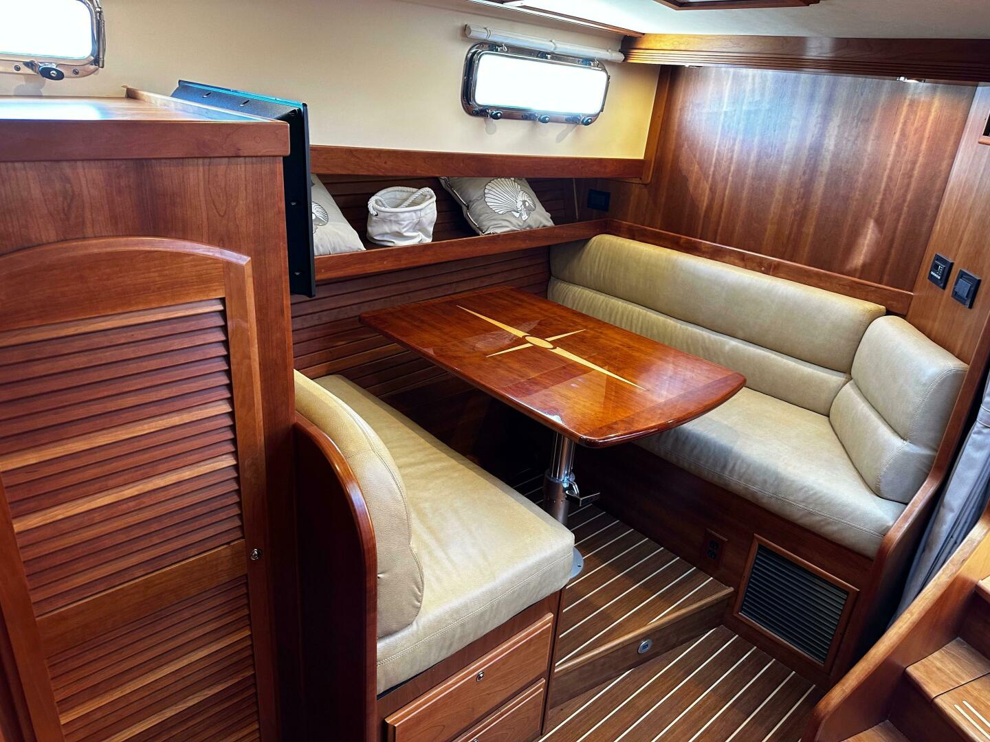 2014 Sabre 42 Salon Express - Image 28