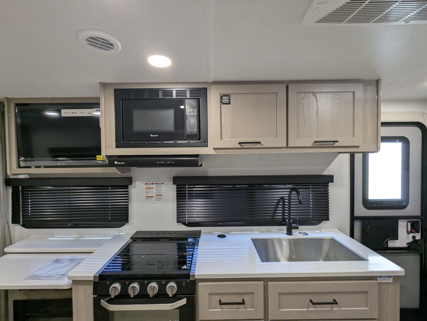 2026 Forest River Rockwood Mini Lite 2205S - Image 12