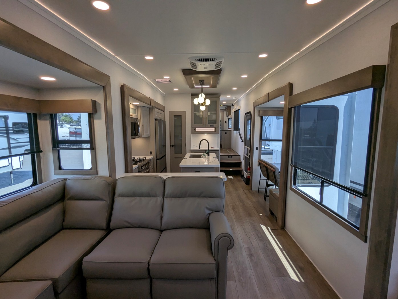 2025 Alliance RV Paradigm 375RD - Image 39