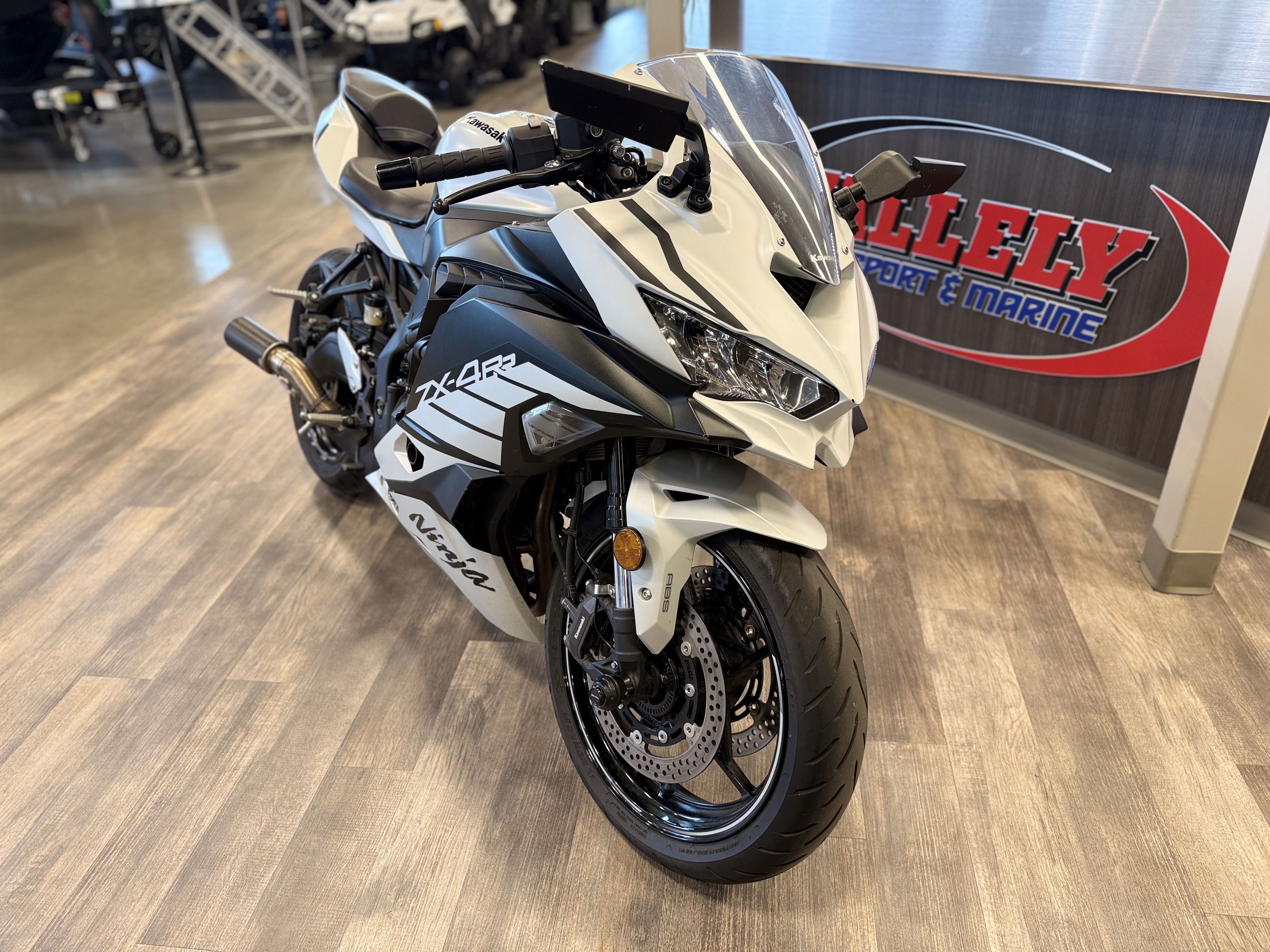 2025 Kawasaki NINJA® ZX™-4RR ABS - Image 2